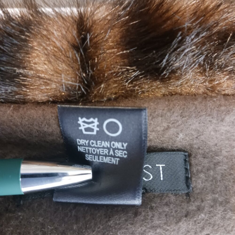 Parkhurst, One Size, Brown Fleece Cape With Faux Fur Collar, Has Inside Armholes - Picture 16 of 16